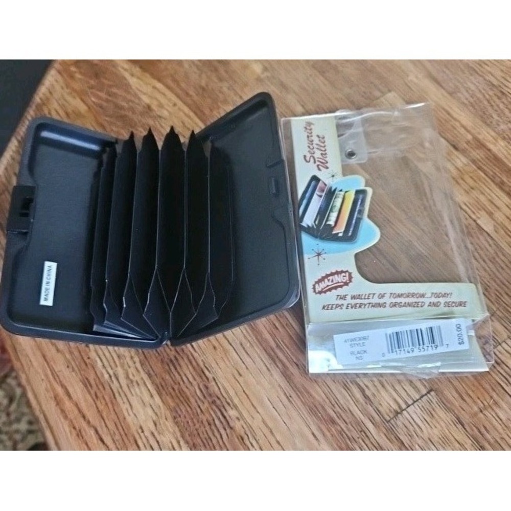 NIB Black Durable Wembley Amazing Security Ultra Slim  Wallet original package
